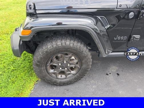 2023 Jeep Gladiator SPORT