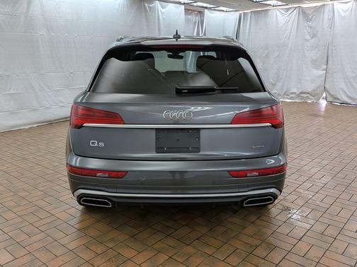 Daytona Gray Pearl Effect 2023 Audi Q5 45 S LINE QUATTRO PREMIUM