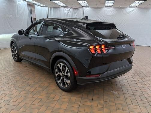 2024 Ford Mustang Mach-E SELECT