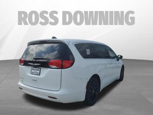 Bright White Clearcoat 2023 Chrysler Voyager LX