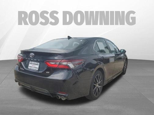 Black 2022 Toyota Camry SE