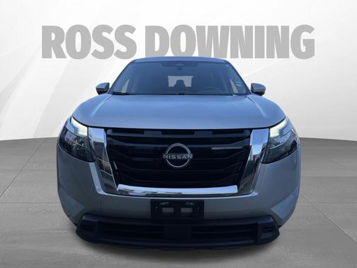 Brilliant Silver Metallic 2024 Nissan Pathfinder SV