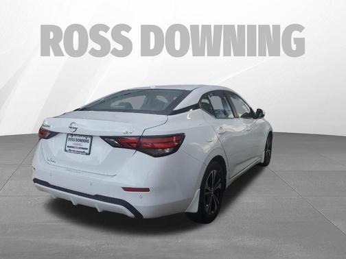 Cloud White 2022 Nissan Sentra SV