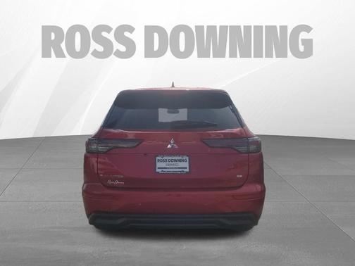 Burgundy 2025 Mitsubishi Outlander SE