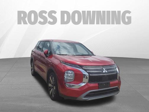 Burgundy 2025 Mitsubishi Outlander SE