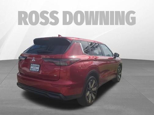 Burgundy 2025 Mitsubishi Outlander SE