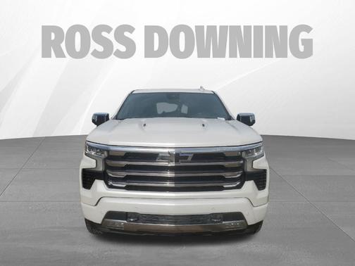 Iridescent Pearl Tricoat 2024 Chevrolet Silverado 1500 High Country