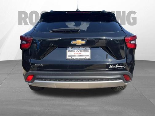 Mosaic Black Metallic 2024 Chevrolet Trax LT