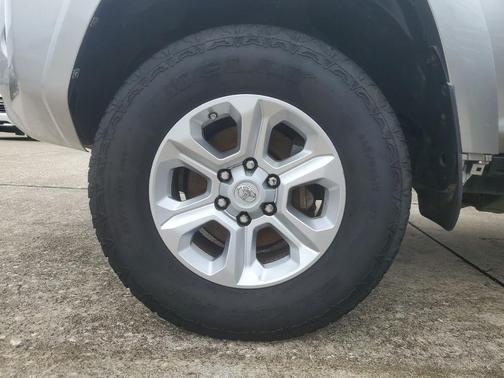 Classic Silver Metallic 2016 Toyota 4Runner SR5