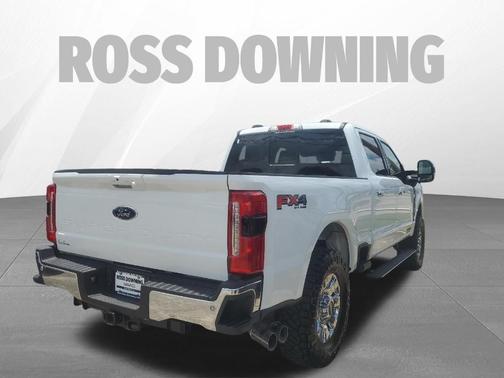 Oxford White 2025 Ford F-250 Lariat