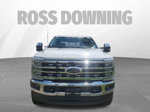 Oxford White 2025 Ford F-250 Lariat