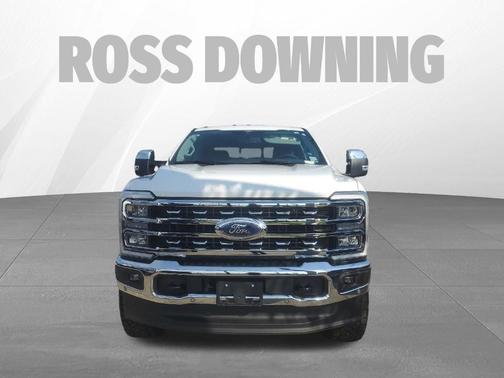 Oxford White 2025 Ford F-250 Lariat