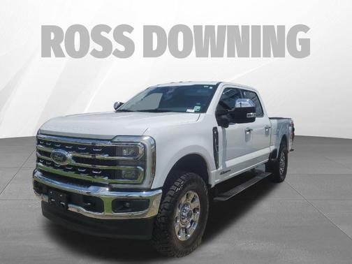 Oxford White 2025 Ford F-250 Lariat