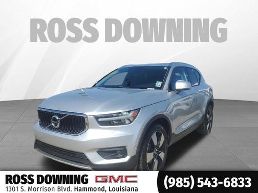 Bright Silver Metallic 2019 Volvo XC40 T4 Momentum
