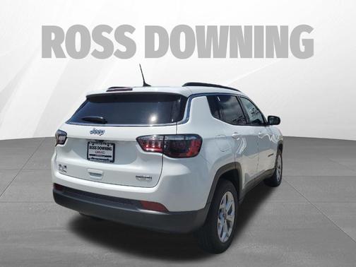 Bright White Clearcoat 2025 Jeep Compass Latitude