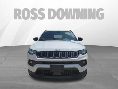 Bright White Clearcoat 2025 Jeep Compass Latitude