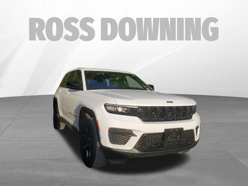 Bright White Clearcoat 2025 Jeep Grand Cherokee Laredo