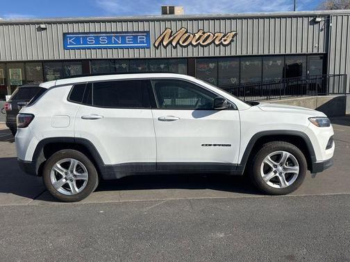 Bright White Clearcoat 2023 Jeep Compass Latitude