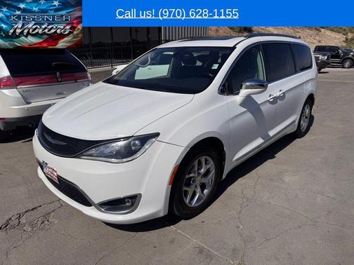 Bright White Clearcoat 2018 Chrysler Pacifica Limited
