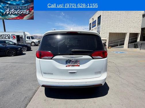 Bright White Clearcoat 2018 Chrysler Pacifica Limited