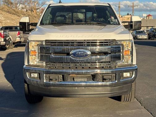 Oxford White 2019 Ford F-250 Lariat