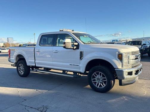 Oxford White 2019 Ford F-250 Lariat