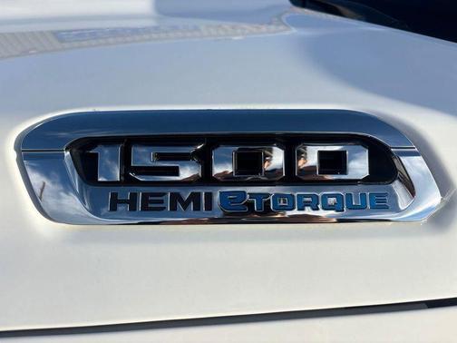 Bright White Clearcoat 2021 RAM 1500 Limited