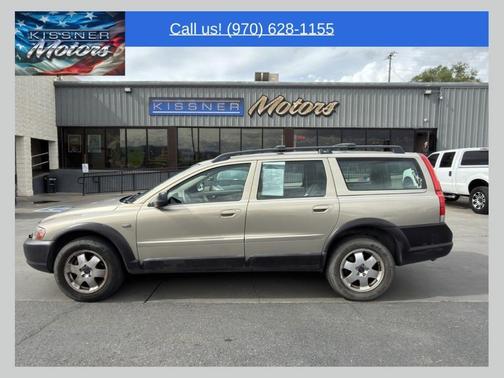 Gold 2002 Volvo V70 XC