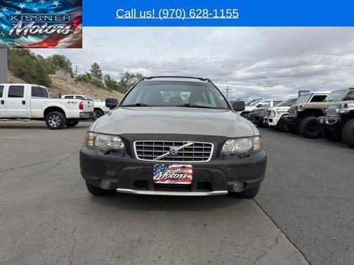 Gold 2002 Volvo V70 XC