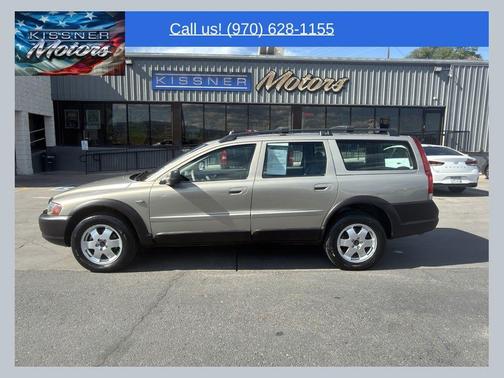 Gold 2002 Volvo V70 XC