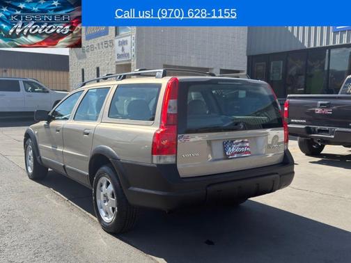 Gold 2002 Volvo V70 XC