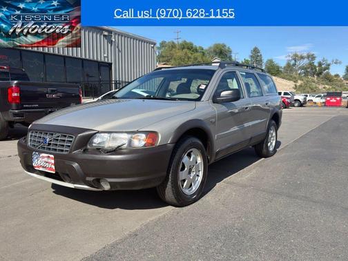 Gold 2002 Volvo V70 XC