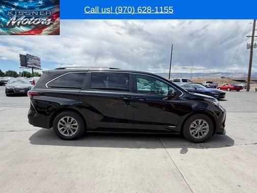 Midnight Black Metallic 2021 Toyota Sienna LE