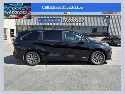 Midnight Black Metallic 2021 Toyota Sienna LE