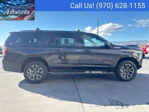 Dark Ash Metallic 2024 Chevrolet Suburban Z71