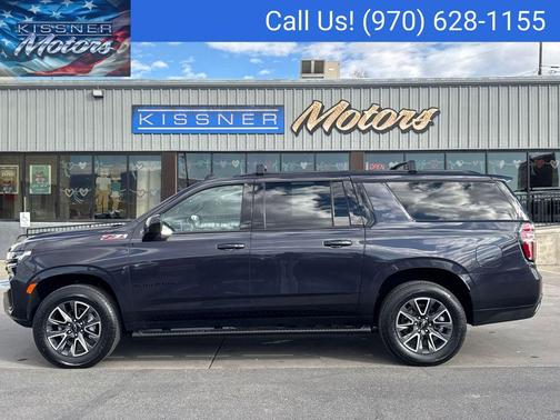 Dark Ash Metallic 2024 Chevrolet Suburban Z71