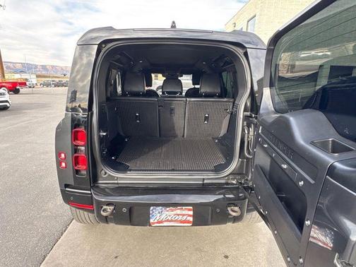 2022 Land Rover Defender 110 X-Dynamic SE