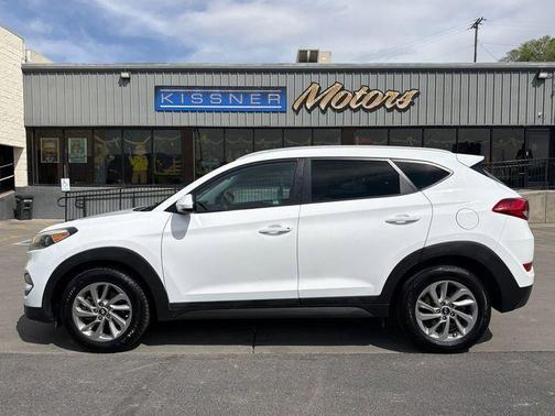 Winter White 2016 Hyundai TUCSON SE
