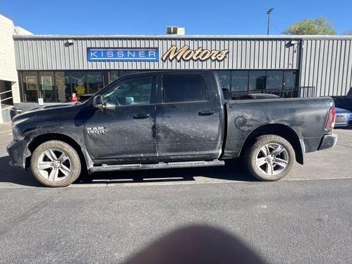 Brilliant Black Crystal Pearlcoat 2016 RAM 1500 Sport