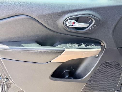 Diamond Black 2017 Jeep Cherokee Limited