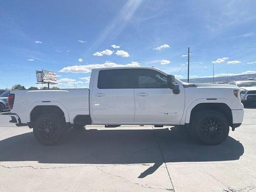 Summit White 2021 GMC Sierra 2500 AT4