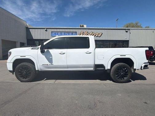 Summit White 2021 GMC Sierra 2500 AT4