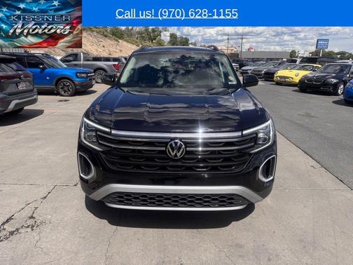Deep Black Pearl Effect 2024 Volkswagen Atlas 2.0T Peak Edition SE w/Technology