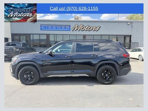 Deep Black Pearl Effect 2024 Volkswagen Atlas 2.0T Peak Edition SE w/Technology
