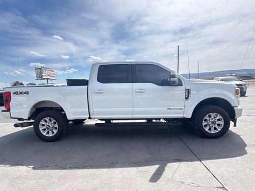 Oxford White 2022 Ford F-250 Lariat
