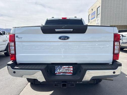 Oxford White 2022 Ford F-250 Lariat