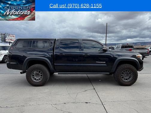 Midnight Black Metallic 2018 Toyota Tacoma TRD Off Road