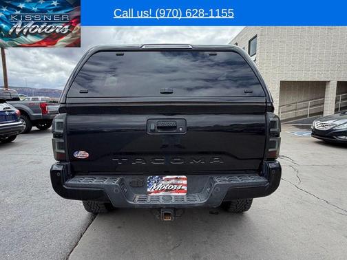 Midnight Black Metallic 2018 Toyota Tacoma TRD Off Road