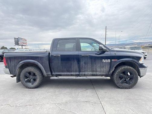 True Blue Pearlcoat 2018 RAM 1500 SLT