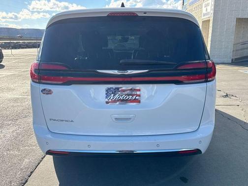 2024 Chrysler Pacifica Touring-L